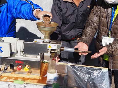 エゴマの油しぼり